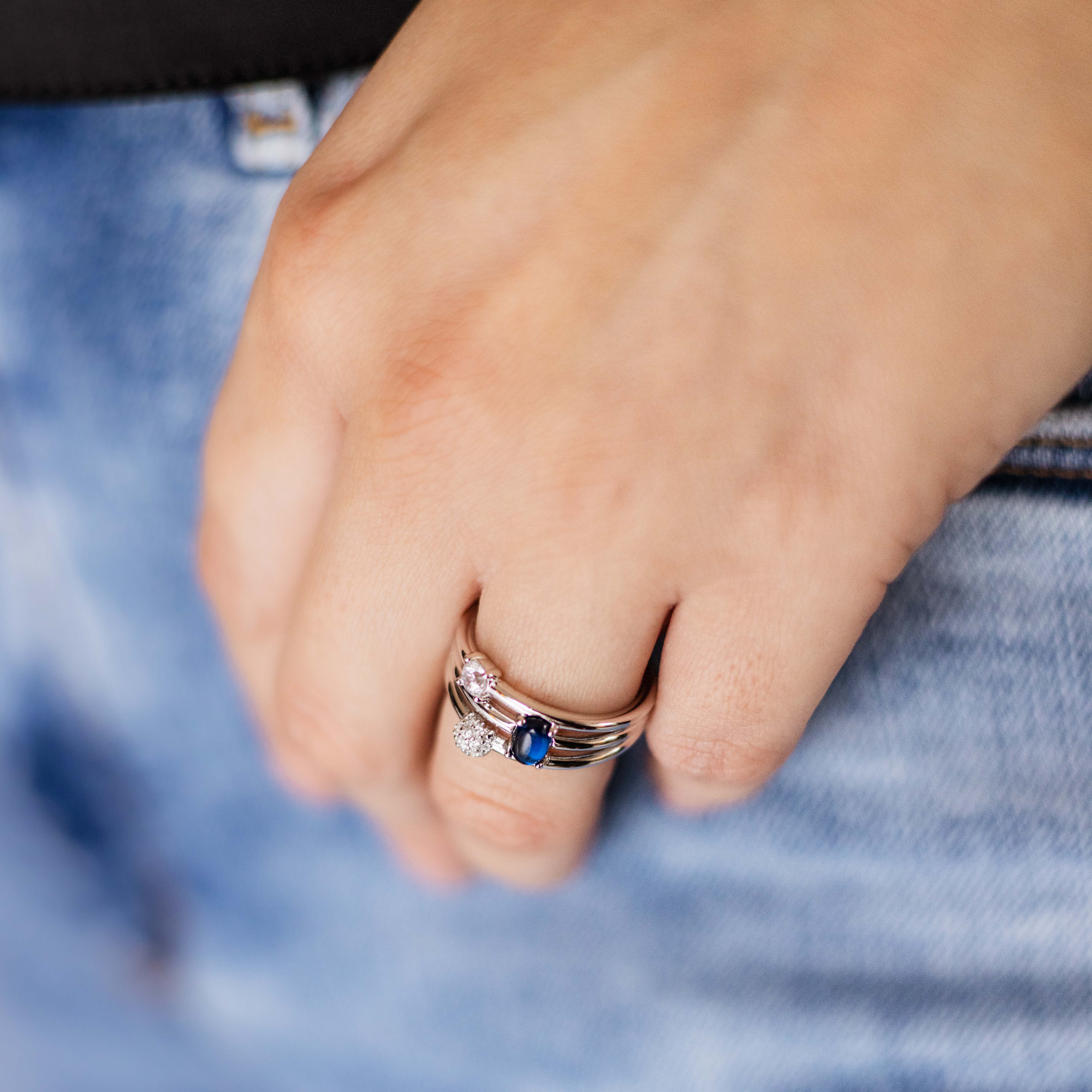 Sterling zilveren ring met blauwe steen en zirkonia R474B